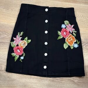 Beautiful Embroidered Floral Black Mini Skirt Faux Button size Small